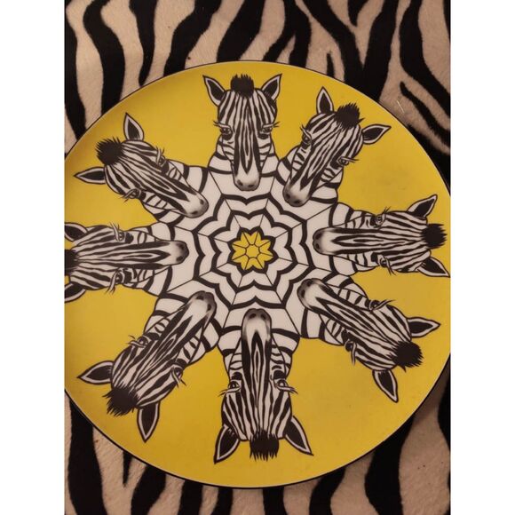 Pair of Vtg Franci Palm Beach Zebra charger plates - Picture 3 of 6